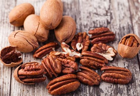 eating nuts for weight loss.